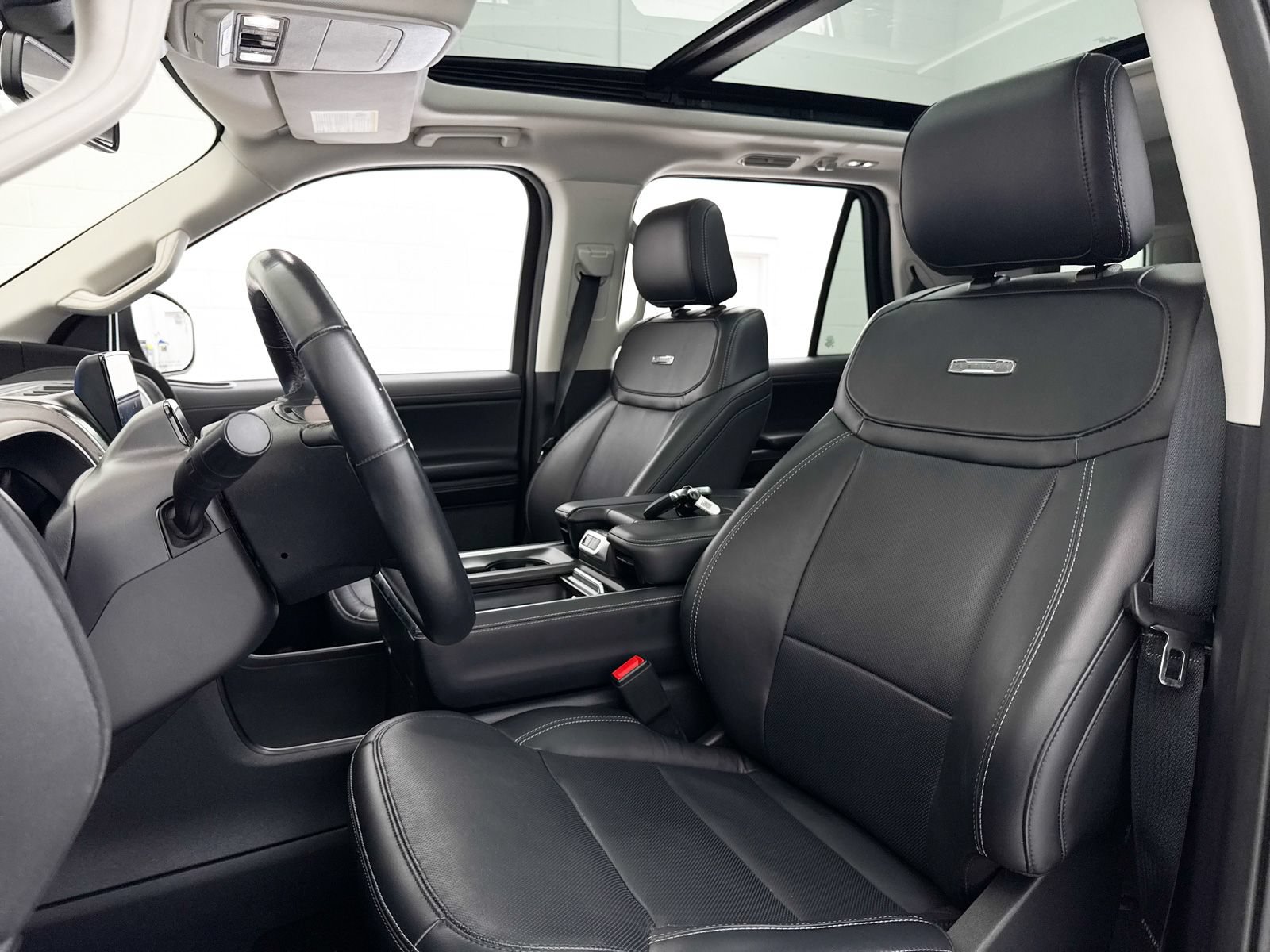 Used 2025 Ford Expedition Platinum AWD/4WD image 23
