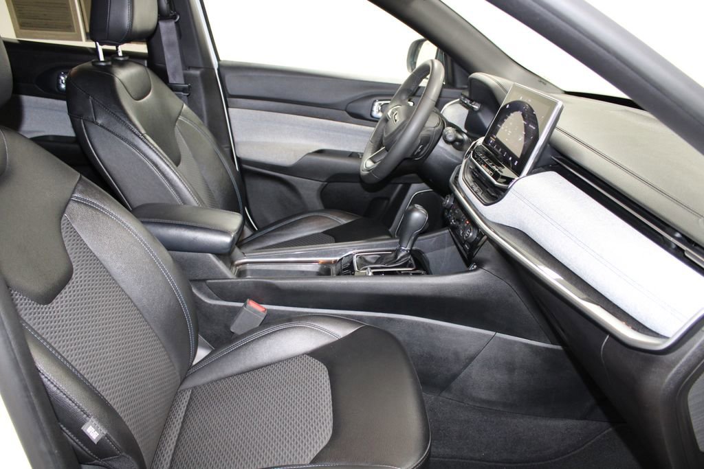 Used 2024 Jeep Compass Latitude image 22