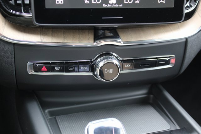 New 2026 Volvo XC60 B5 Plus w/ Protection Package Premier image 28