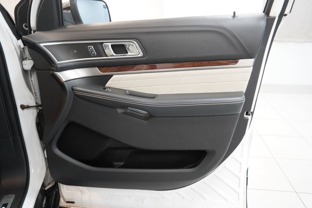 Used 2017 Ford Explorer Platinum image 33