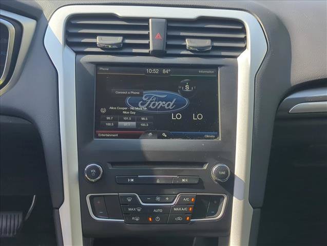 Used 2016 Ford Fusion SE FWD image 18