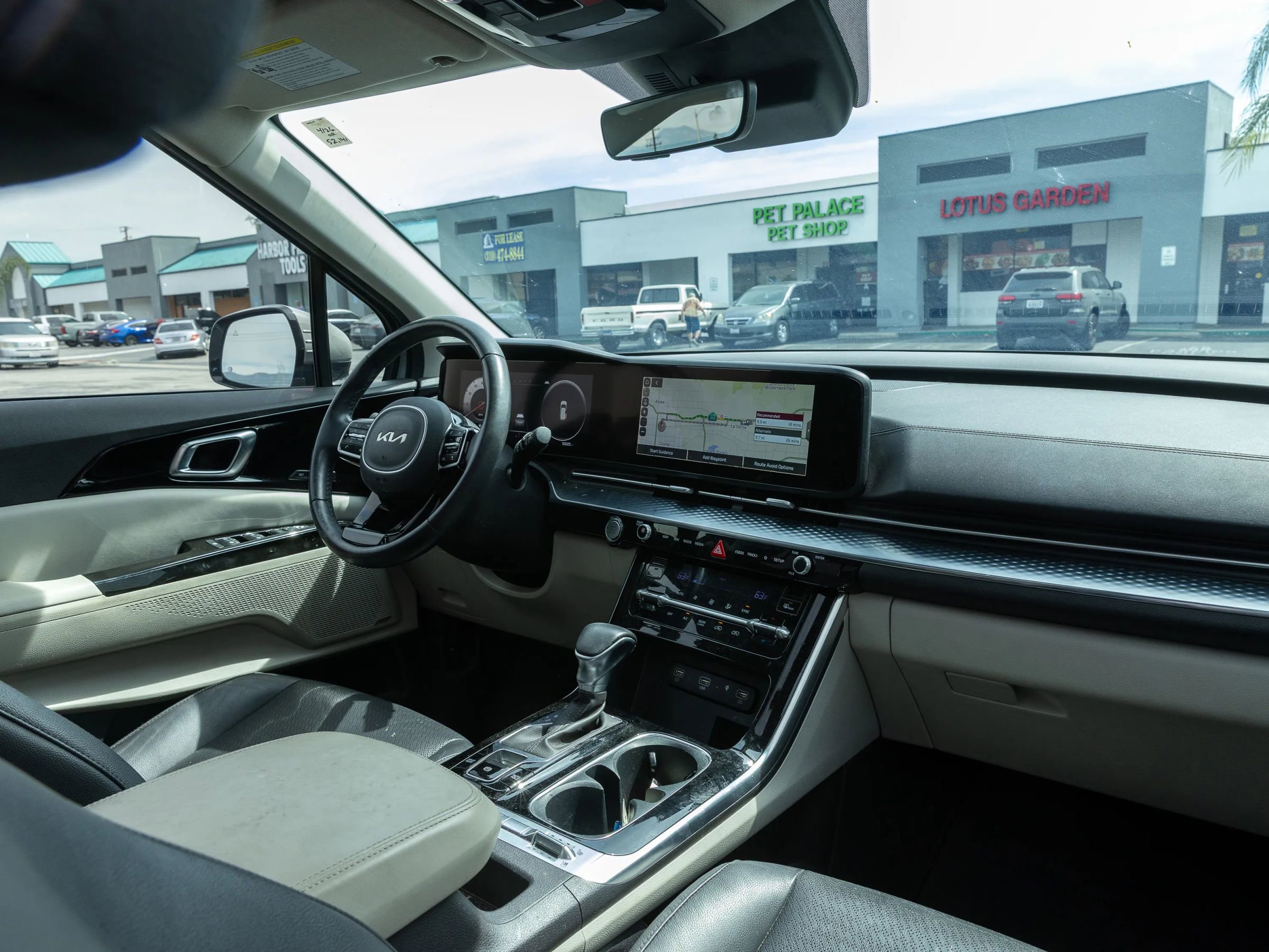 Used 2022 Kia Carnival SX Prestige image 38