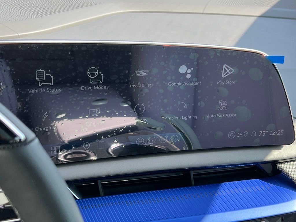 New 2026 Cadillac Optiq Luxury 1 image 38