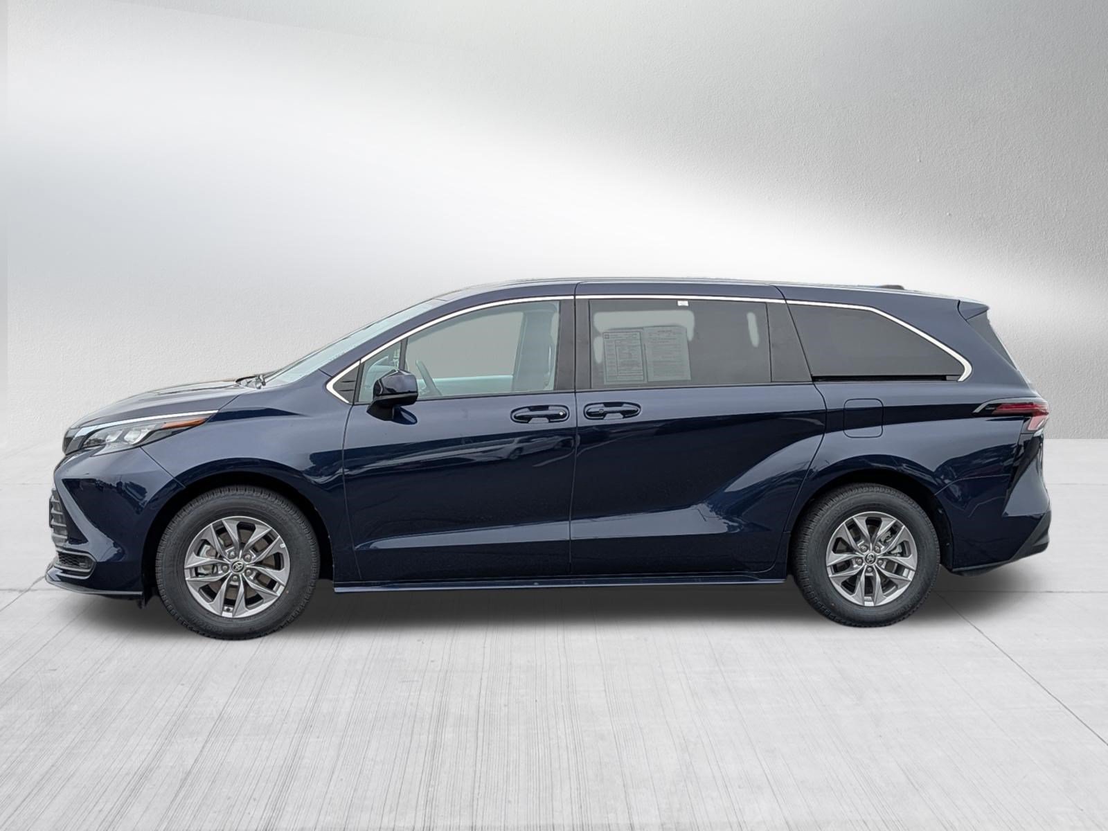 Certified 2026 Toyota Sienna LE FWD image 4