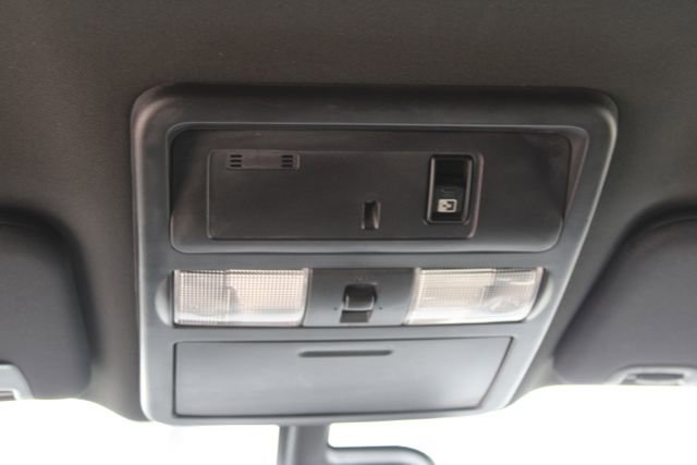 Used 2018 Nissan Titan SV w/ SV Convenience Package RWD image 23