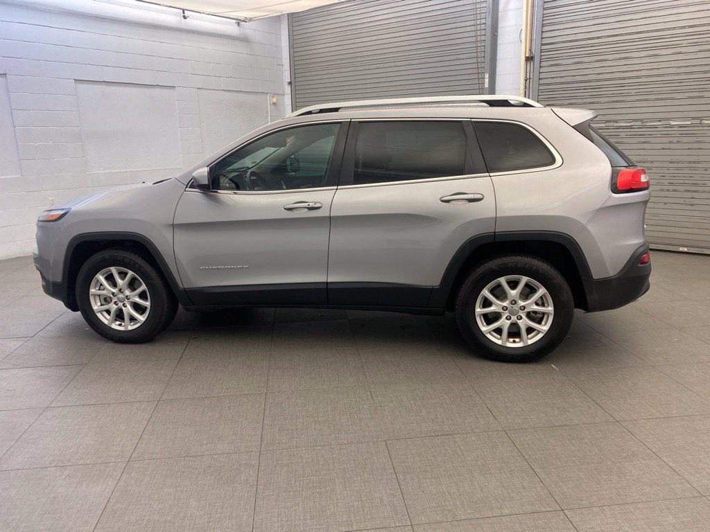 Used 2018 Jeep Cherokee Latitude Plus w/ Trailer Tow Group AWD/4WD image 6