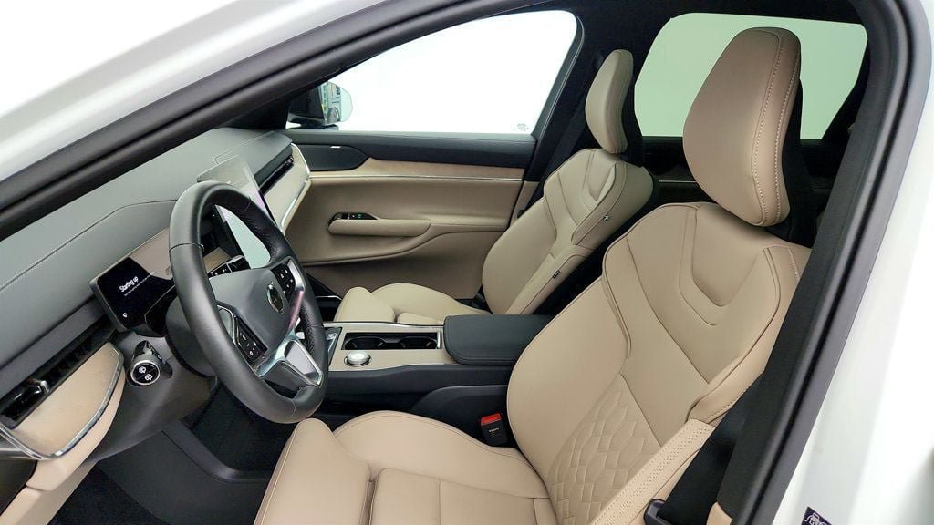 Used 2025 Volvo EX90 Plus AWD/4WD image 19