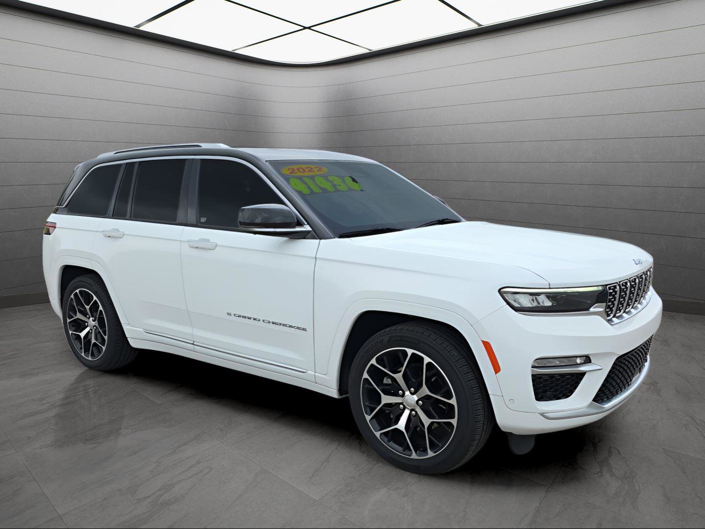Used 2022 Jeep Grand Cherokee Summit image 3