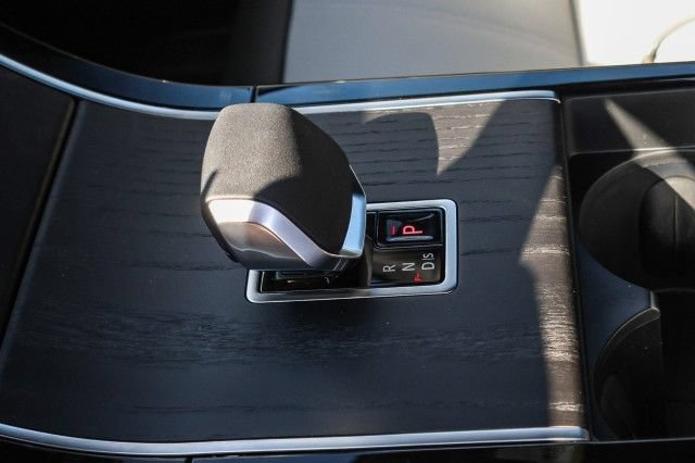 Certified 2026 Land Rover Range Rover Velar Dynamic SE AWD/4WD image 23