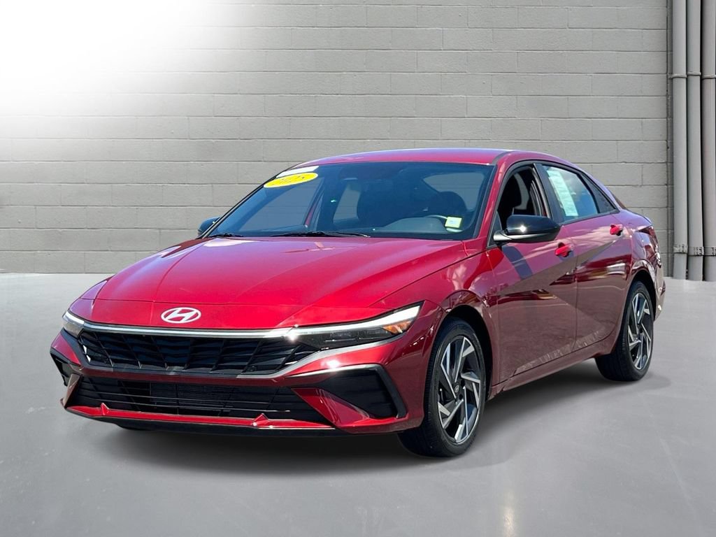 Used 2025 Hyundai Elantra Sport FWD image 4