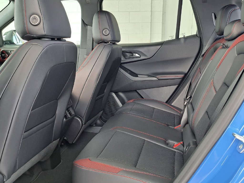 New 2027 Chevrolet Equinox RS w/ Convenience Package III FWD image 13