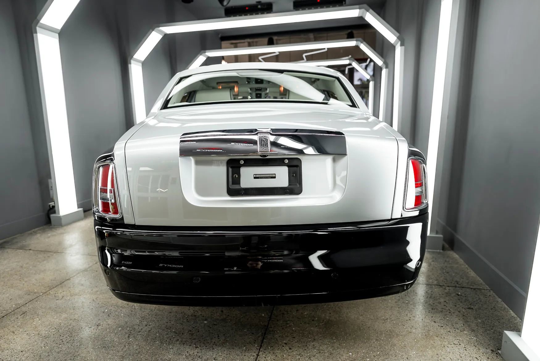 Used 2009 Rolls-Royce Phantom Sedan image 8
