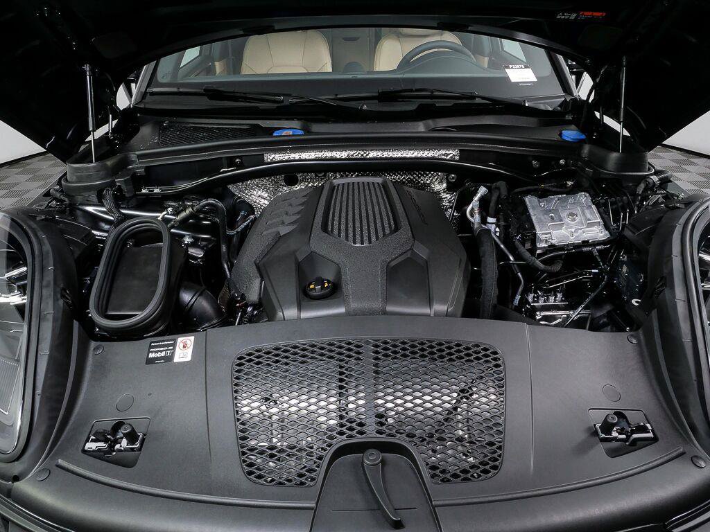 Certified 2026 Porsche Macan AWD/4WD image 34