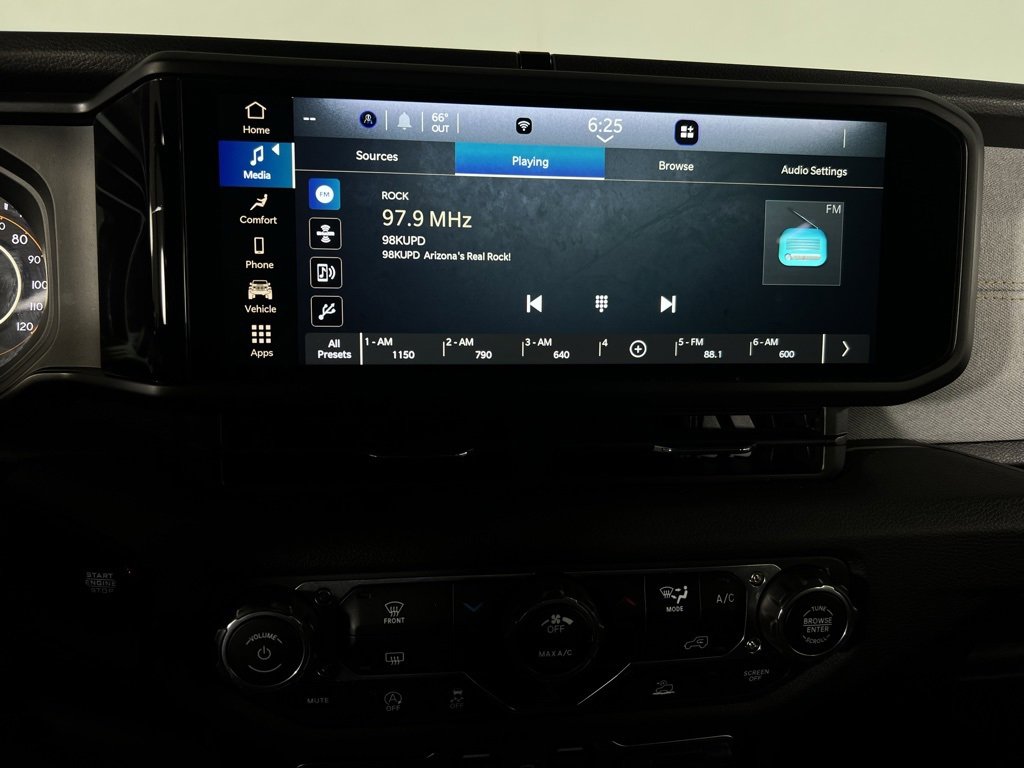 Certified 2024 Jeep Gladiator Sport image 21