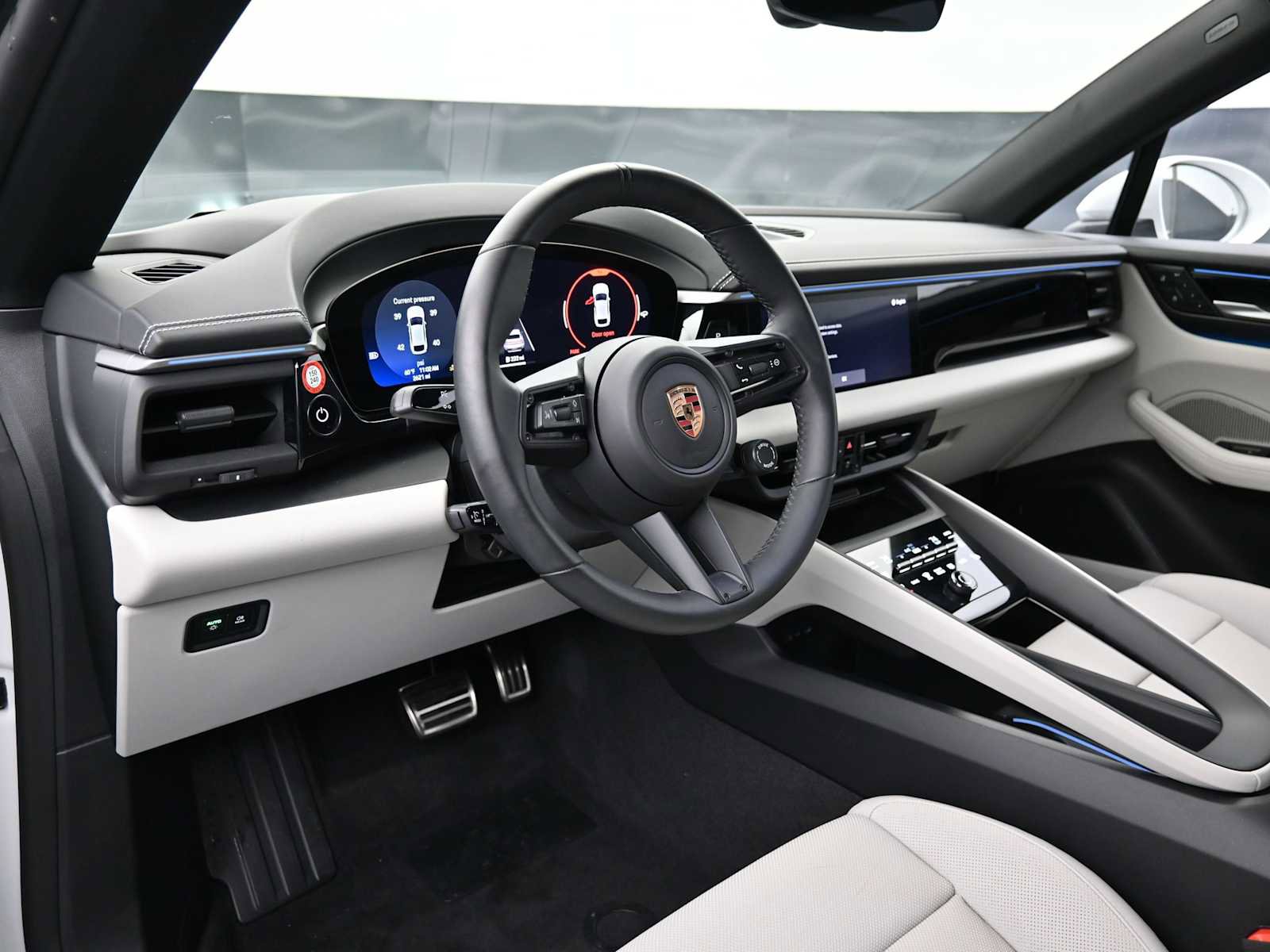 New 2025 Porsche Macan 4 Electric AWD/4WD image 4
