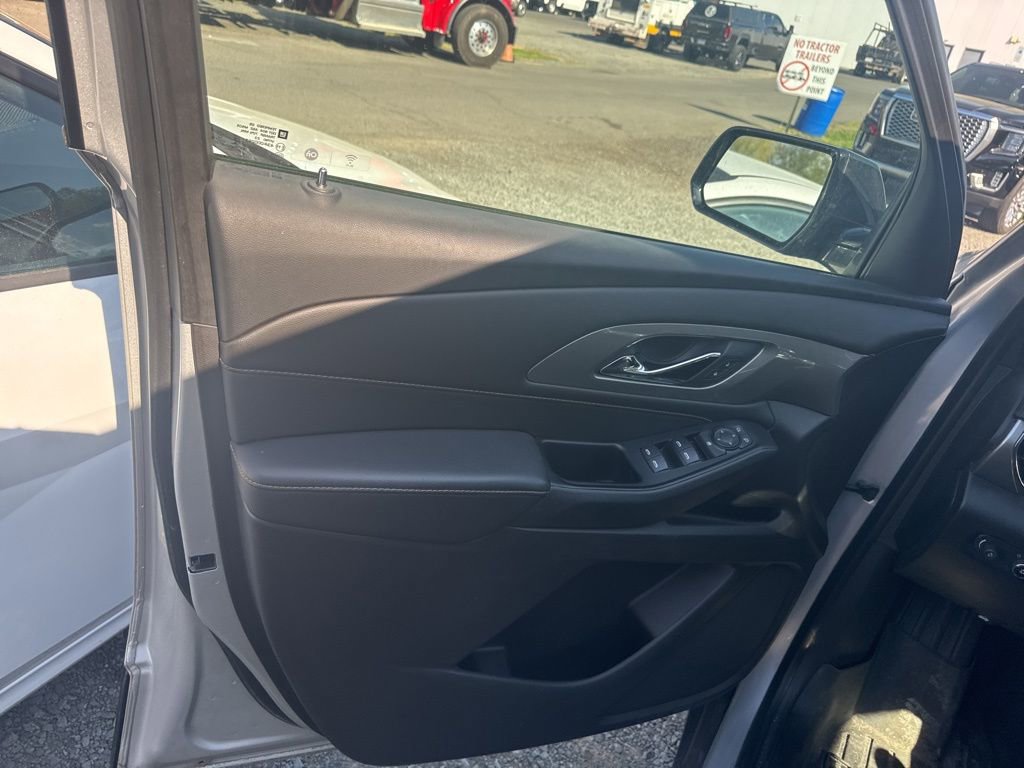 Used 2020 Chevrolet Traverse LS AWD/4WD image 17