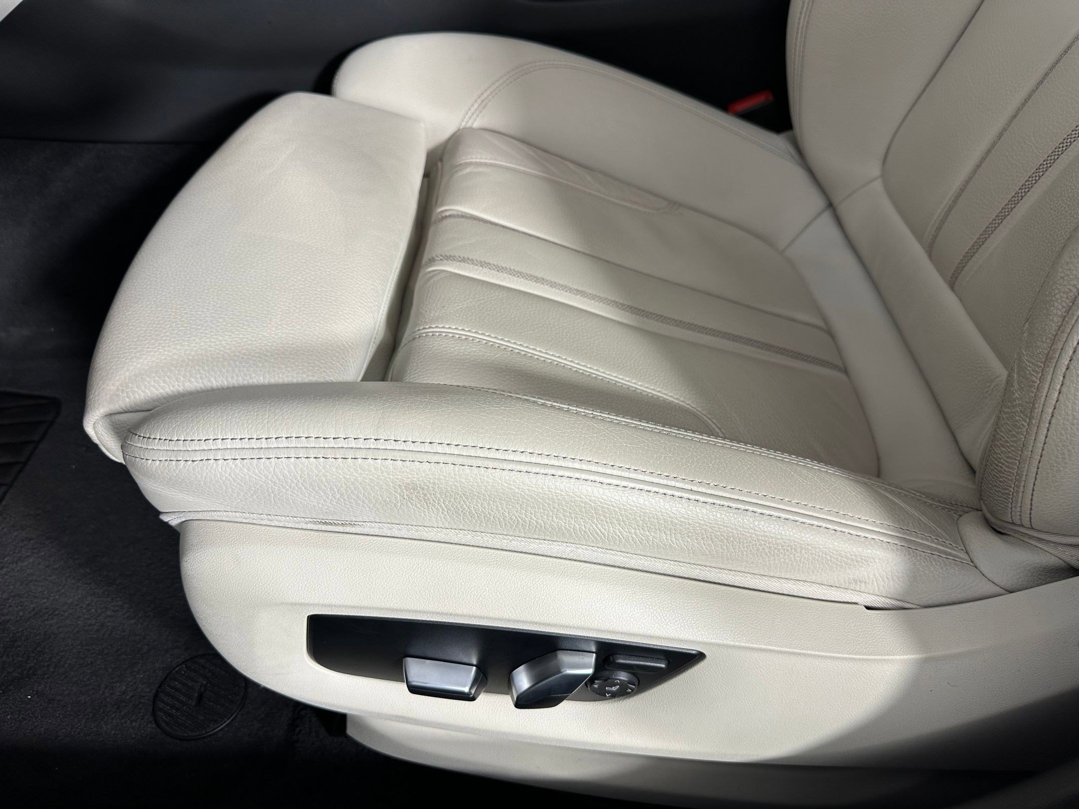 Used 2022 BMW 530i w/ Executive Package image 11