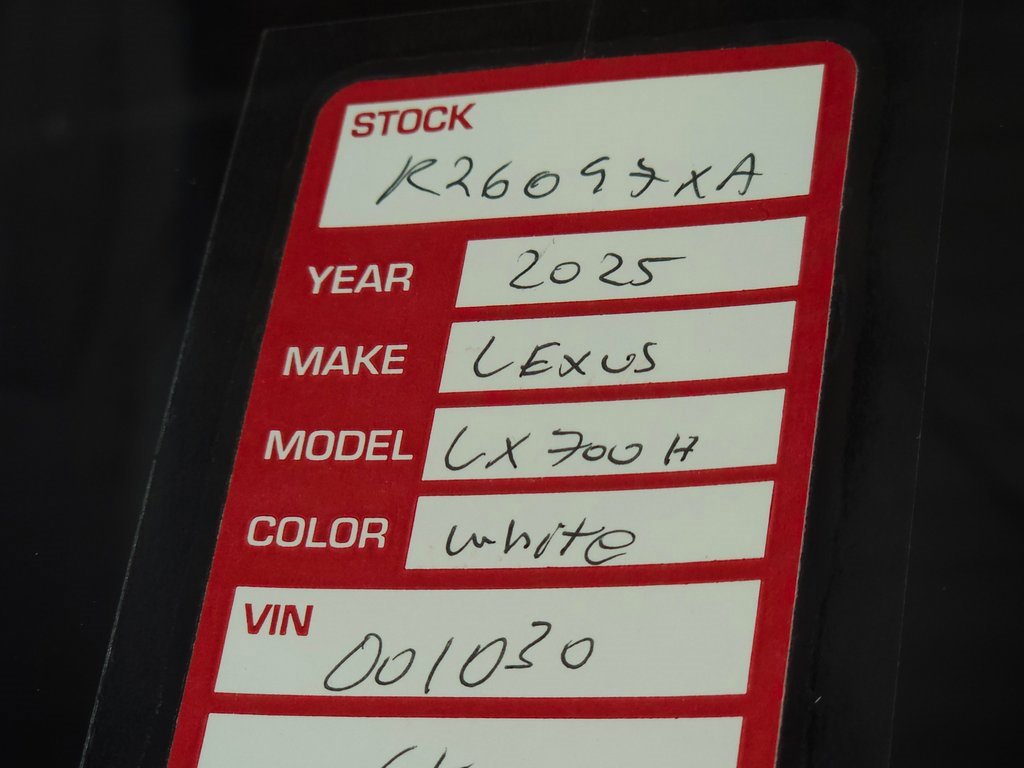 Used 2025 Lexus LX 700h F Sport image 43