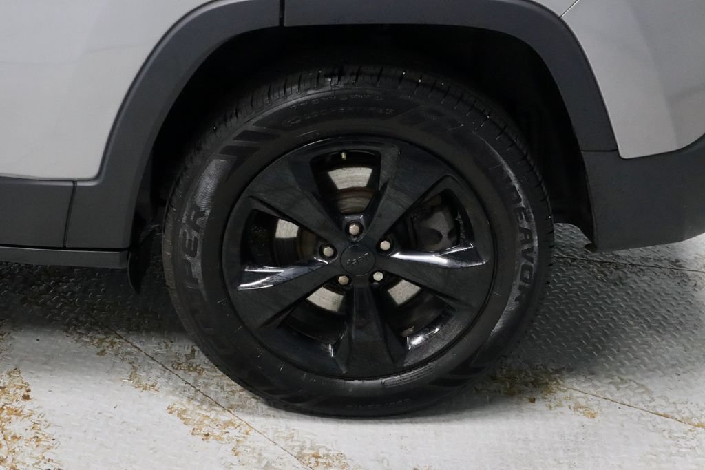 Used 2016 Jeep Cherokee Latitude w/ Comfort/Convenience Group AWD/4WD image 19