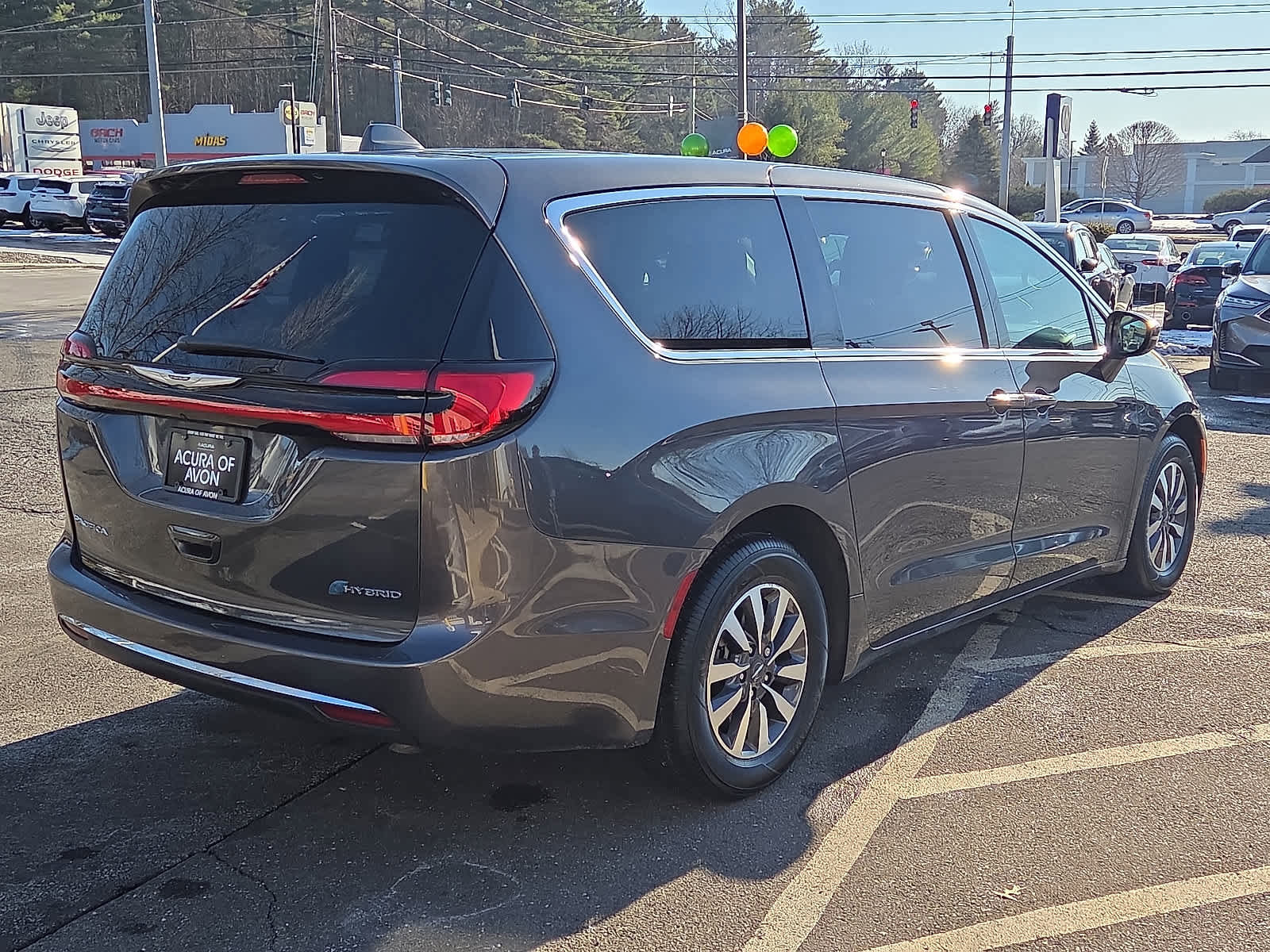 Used 2022 Chrysler Pacifica Touring-L image 5