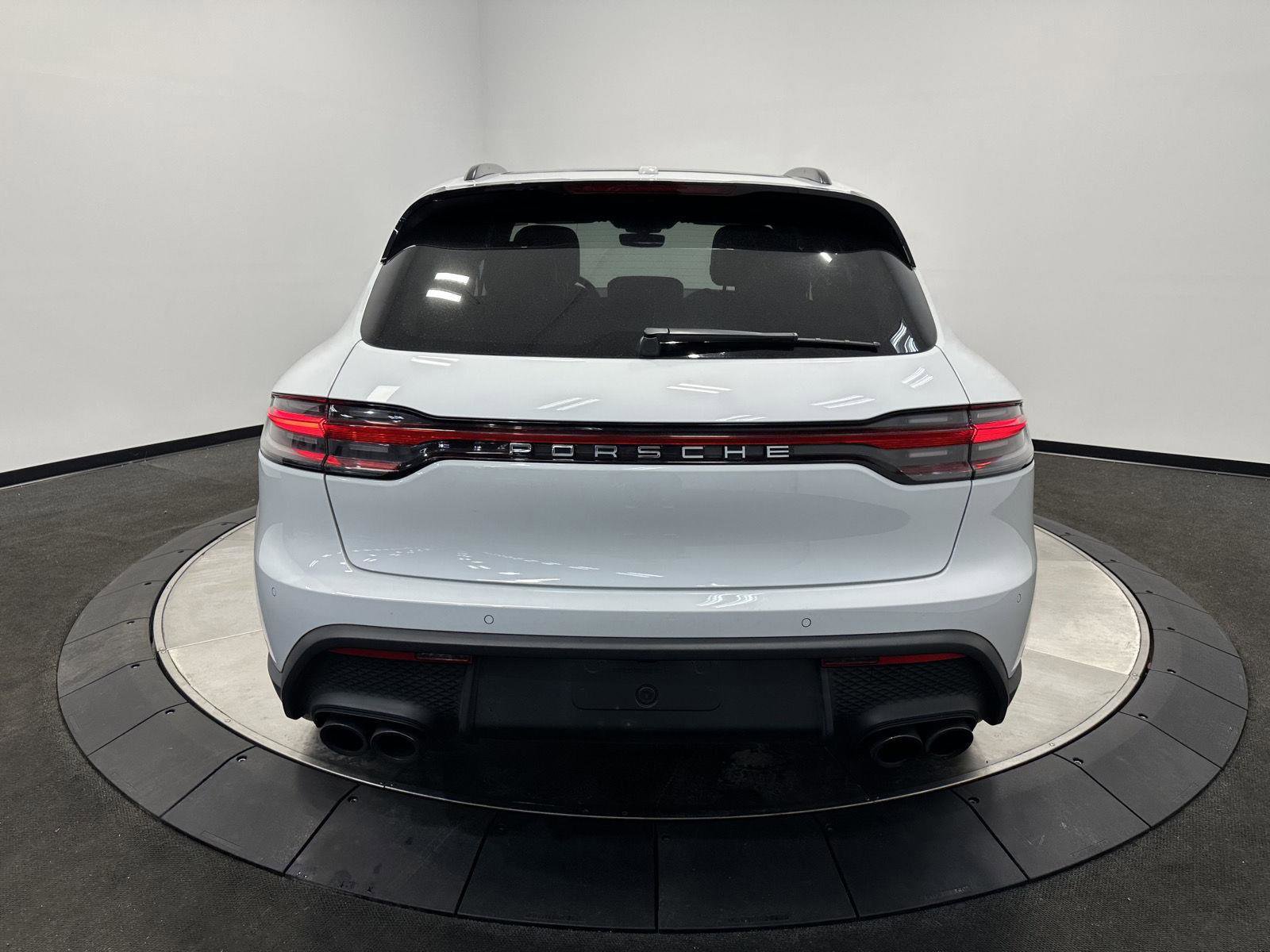 Certified 2025 Porsche Macan image 6