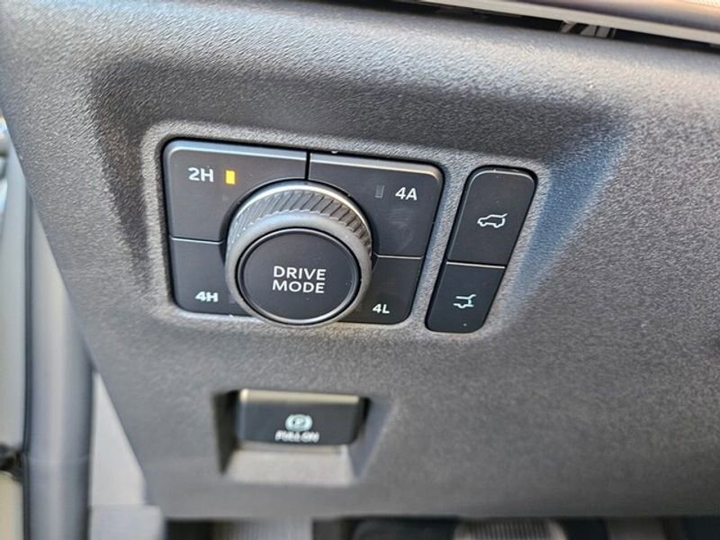 New 2025 Ford Expedition Platinum w/ Stealth Performance Package image 28