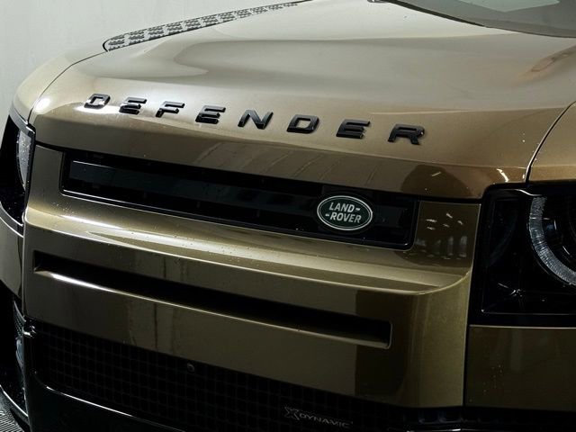 Used 2023 Land Rover Defender 130 X-Dynamic SE image 12