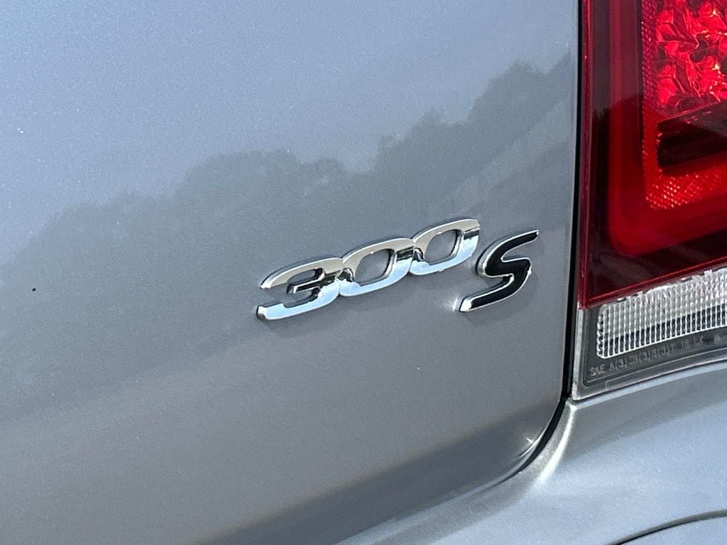 Used 2016 Chrysler 300 S AWD/4WD image 13