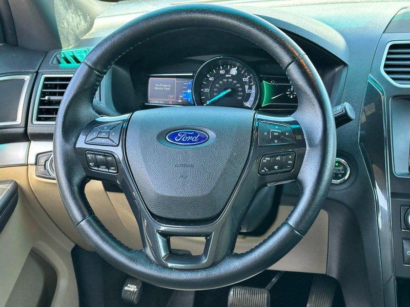 Used 2016 Ford Explorer XLT w/ Equipment Group 201A FWD image 10