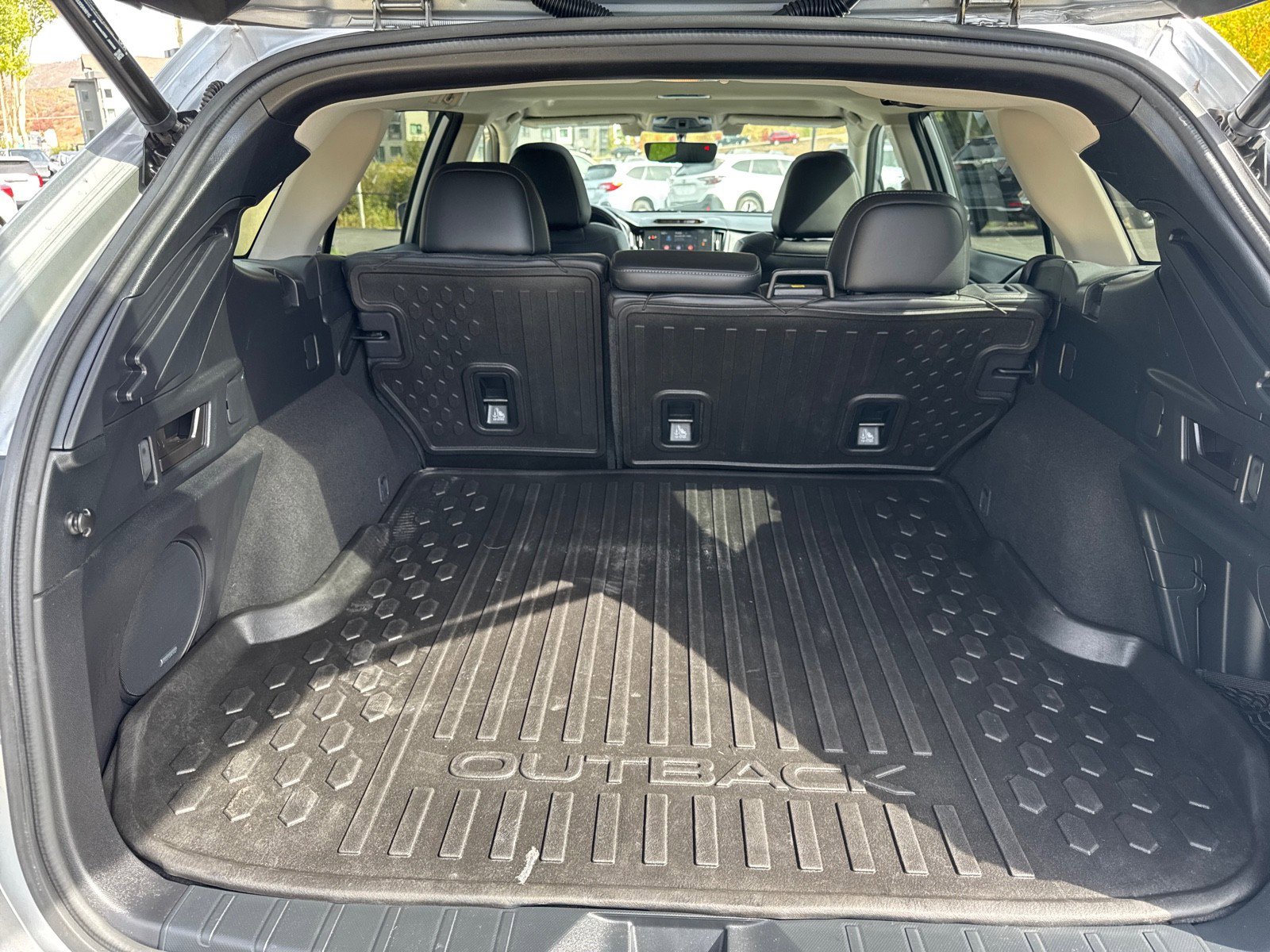 Used 2022 Subaru Outback Limited image 9