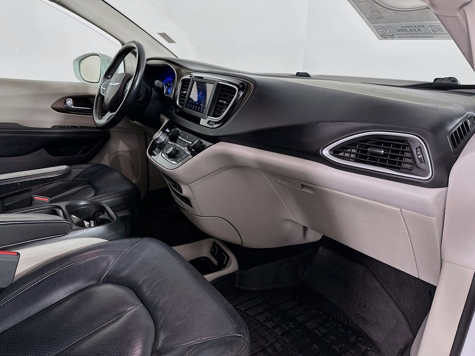 Used 2019 Chrysler Pacifica Touring-L image 29