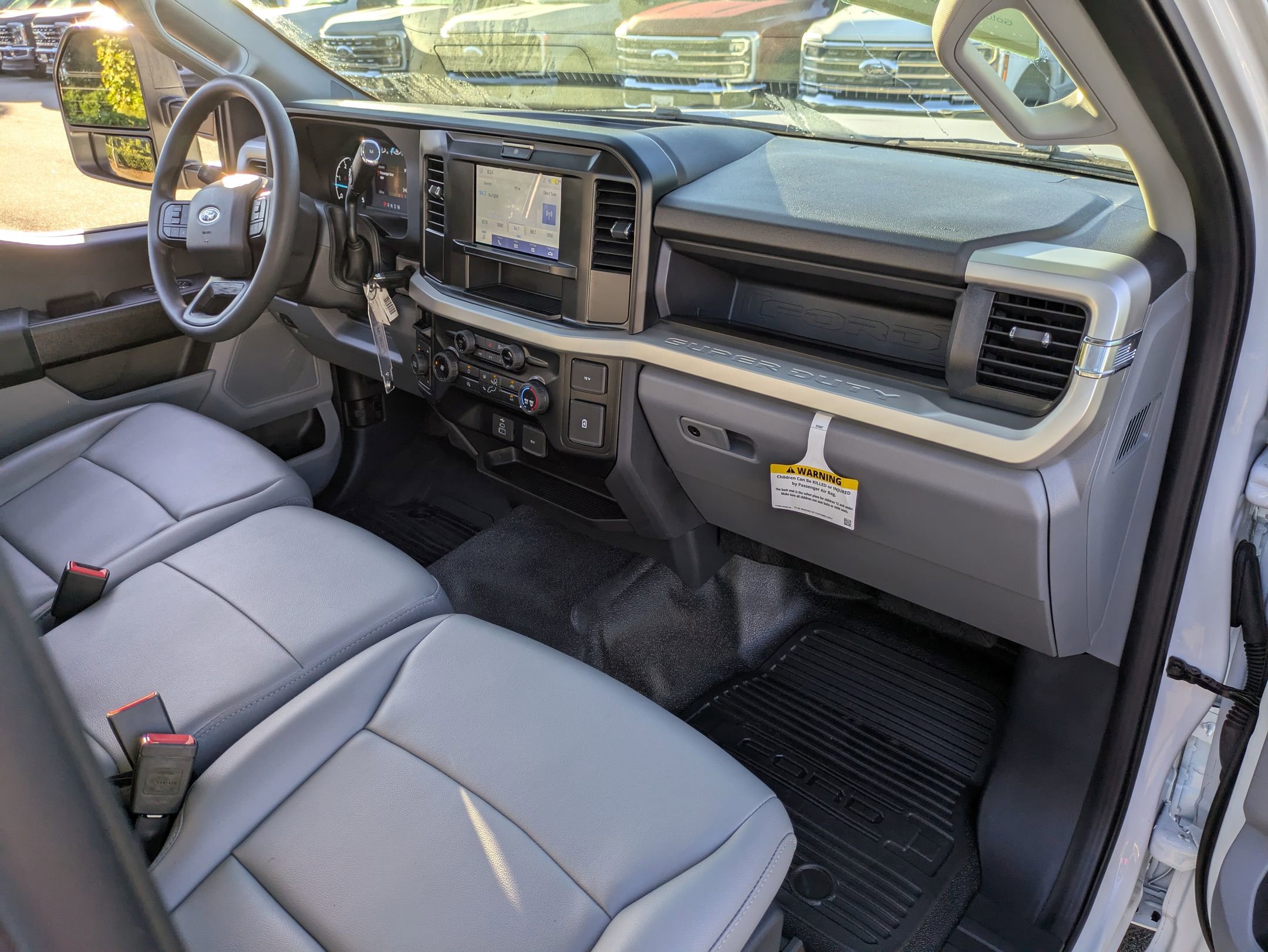 Certified 2025 Ford F250 XLT w/ F-250 >10K GVWR Package image 32