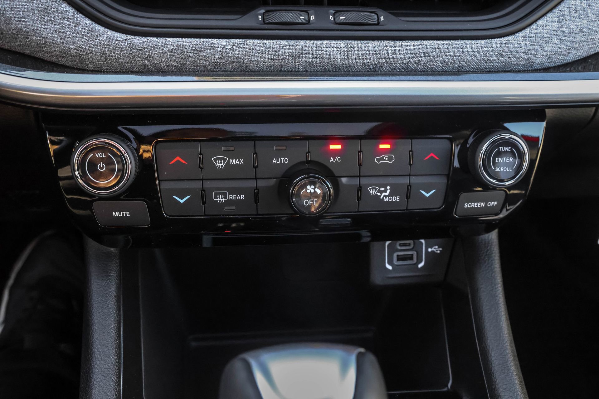 New 2025 Jeep Compass Latitude w/ Sun & Sound Group image 20