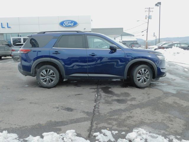 Used 2024 Nissan Pathfinder SV image 10