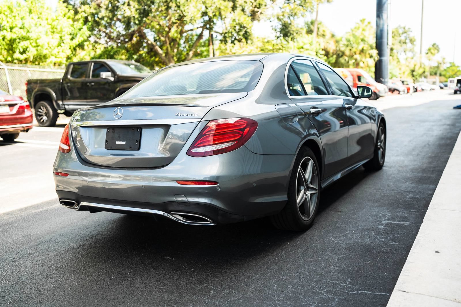 Used 2018 Mercedes-Benz E 300 4MATIC image 10
