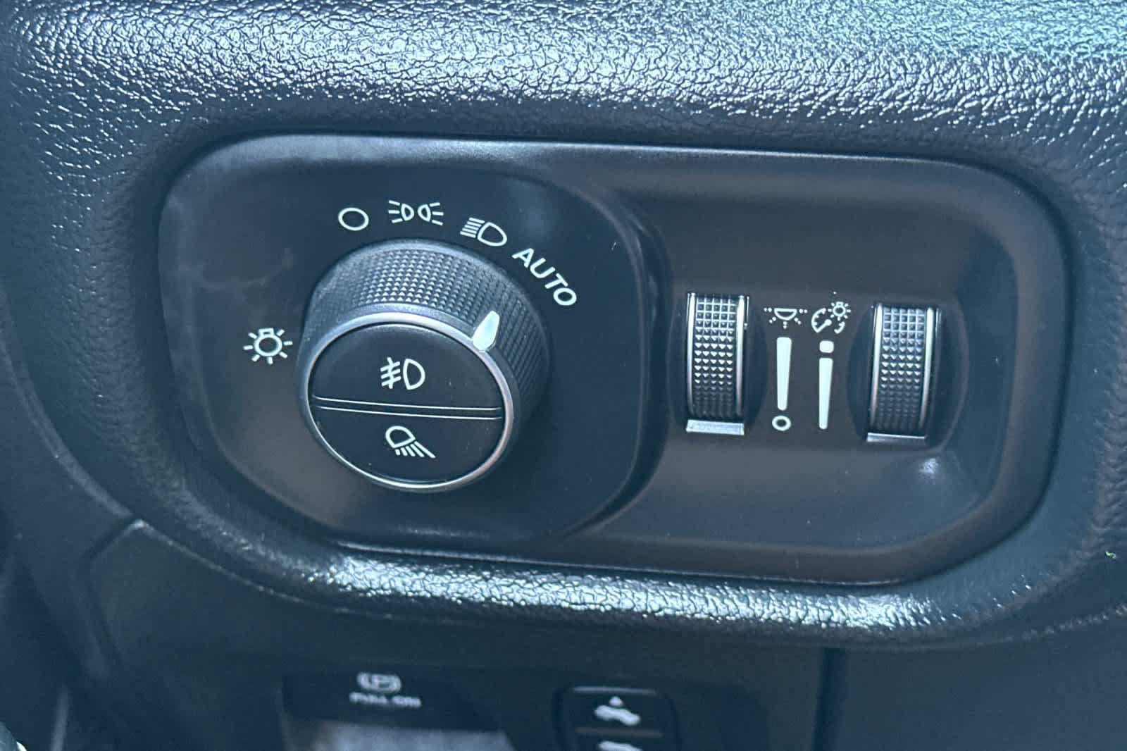 Used 2020 RAM 1500 Laramie w/ Sport Appearance Package AWD/4WD image 32
