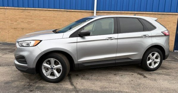 Used 2021 Ford Edge SE image 3