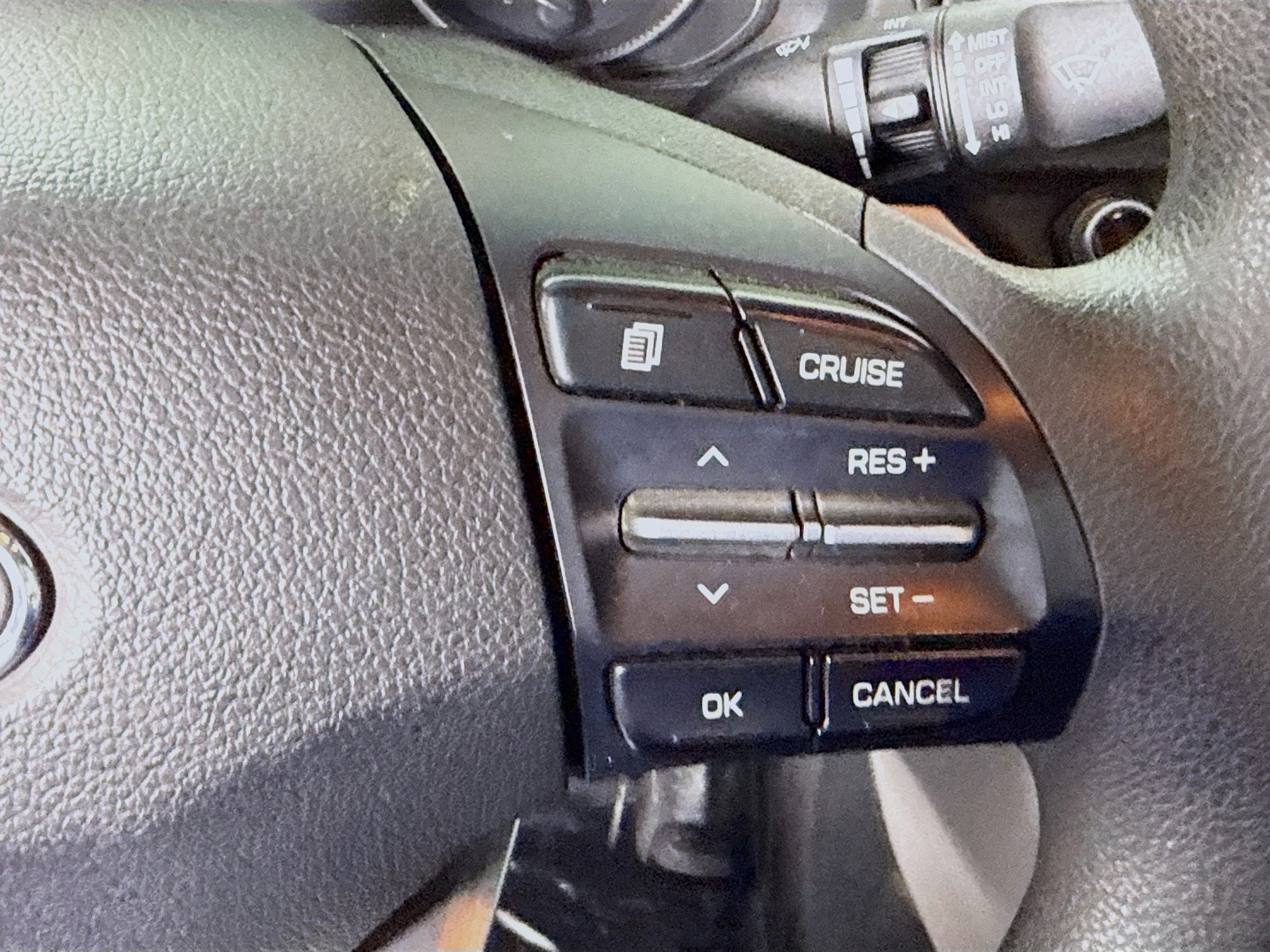 Used 2020 Hyundai Elantra SE FWD image 15