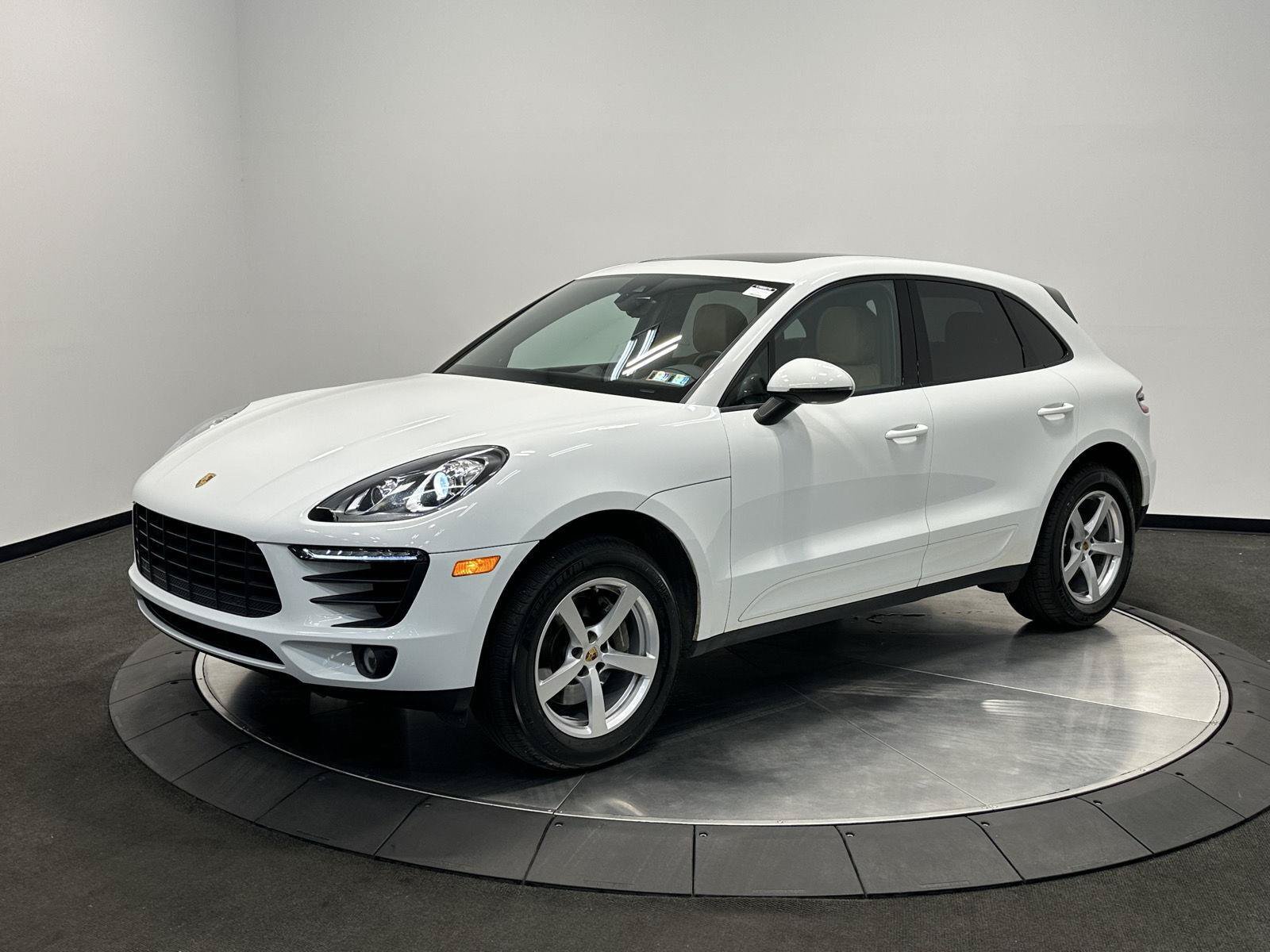 Used 2018 Porsche Macan AWD/4WD image 1