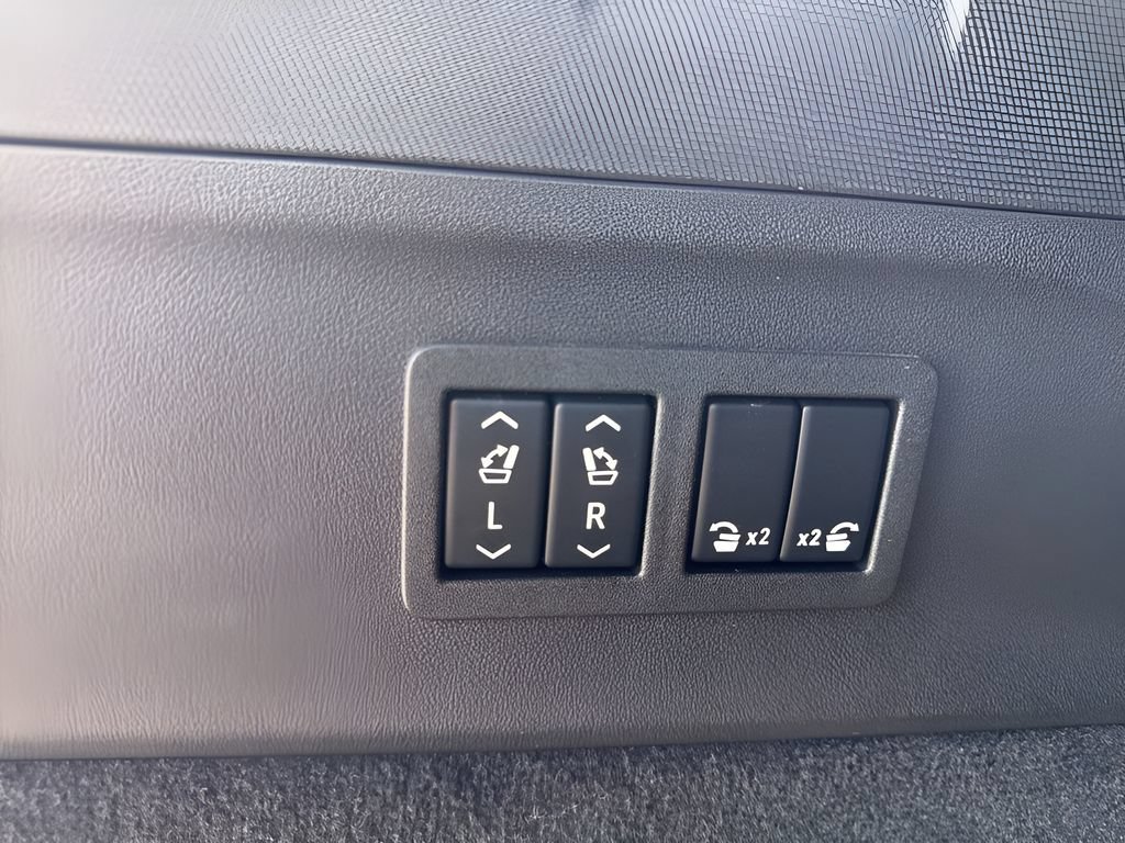 Used 2025 Cadillac Escalade IQ Luxury 1 AWD/4WD image 31