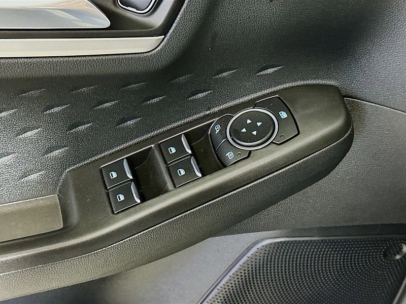 Used 2020 Ford Escape SE image 19