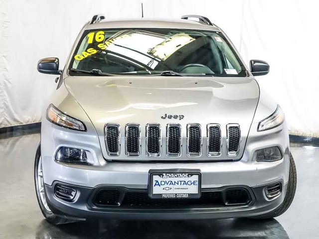 Used 2016 Jeep Cherokee Sport w/ Cold Weather Group FWD image 7