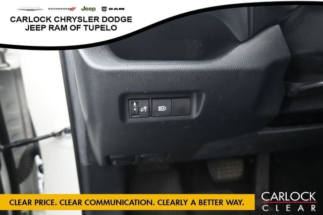 Used 2021 Toyota RAV4 LE AWD/4WD image 17