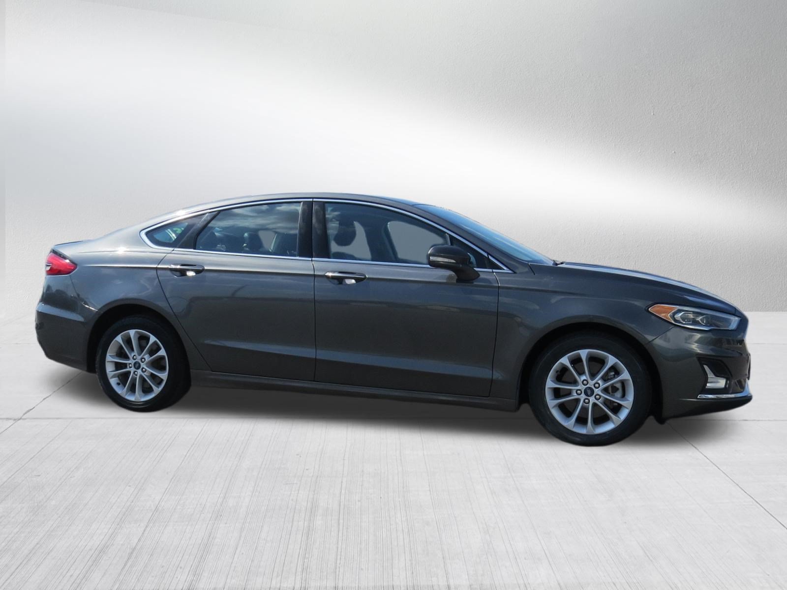Used 2019 Ford Fusion Energi Titanium FWD image 2