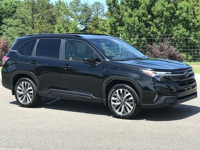 Used 2025 Subaru Forester Touring AWD/4WD image 2
