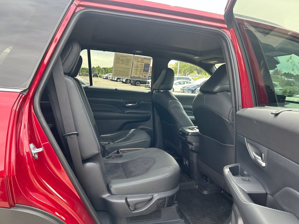 Used 2025 Toyota Grand Highlander AWD Hybrid image 15