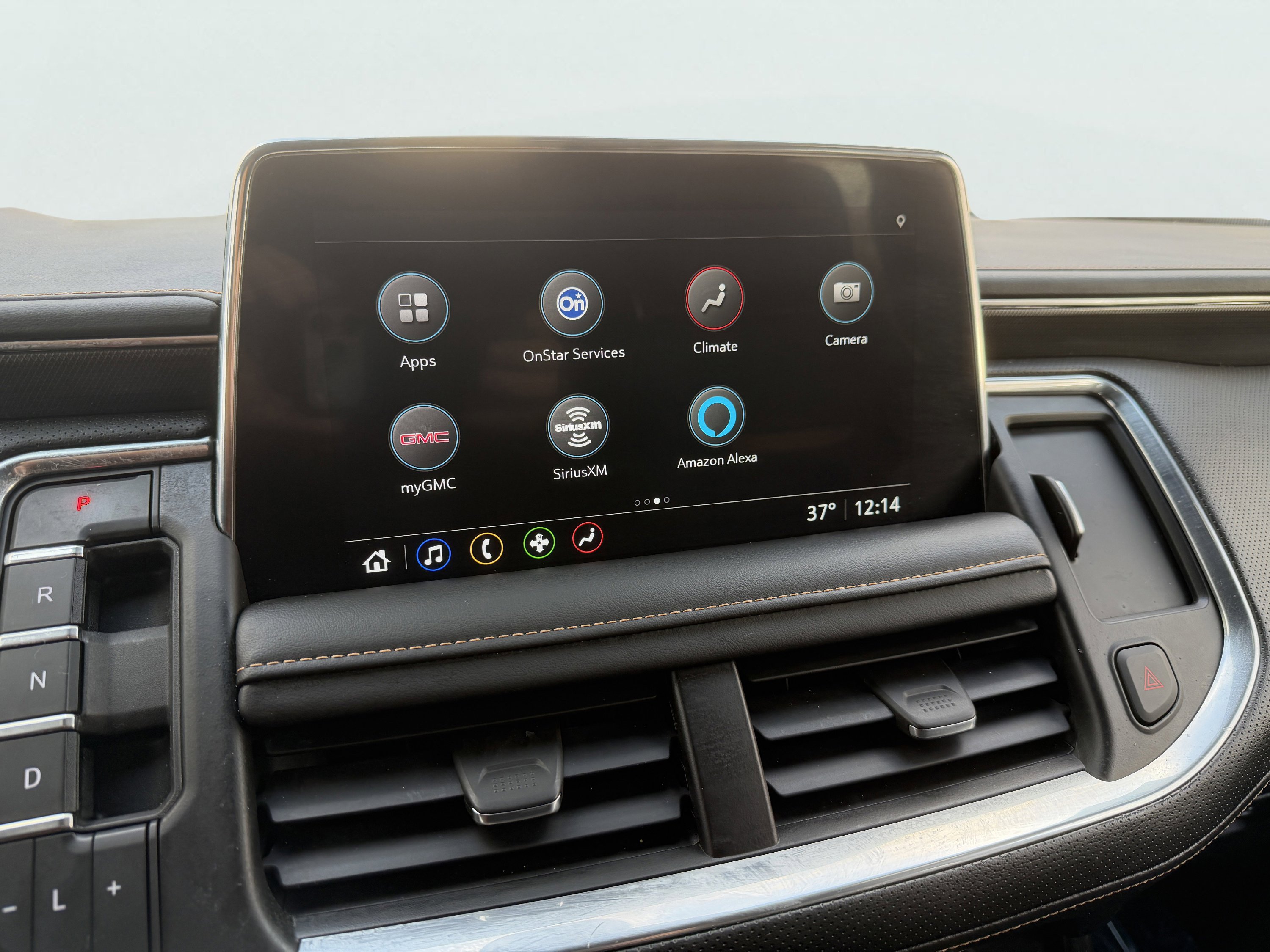 Used 2021 GMC Yukon AT4 w/ Technology Package image 24