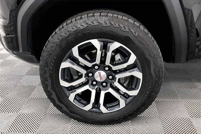 Used 2024 GMC Canyon AT4 w/ Canyon Safety Plus Package image 9