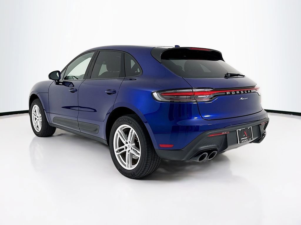 Certified 2024 Porsche Macan image 3