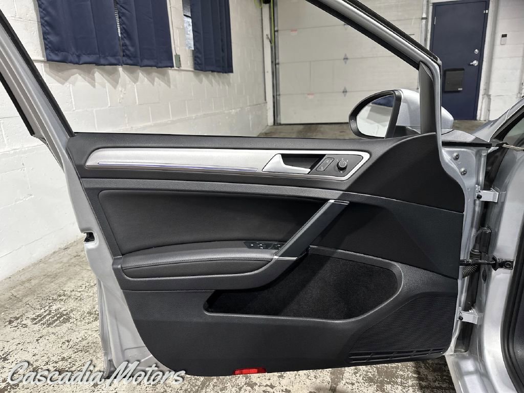 Used 2016 Volkswagen e-Golf SEL Premium image 20